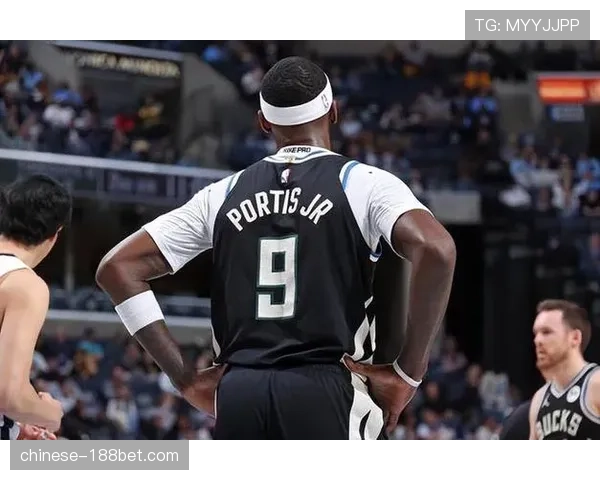 雄鹿波蒂斯背部疼痛出战状态不明 内线深度面临考验